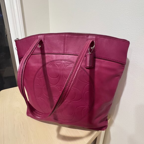 👜 Coach Laura Signature Embossed Leather Tote Burgundy - Picture 1 of 12